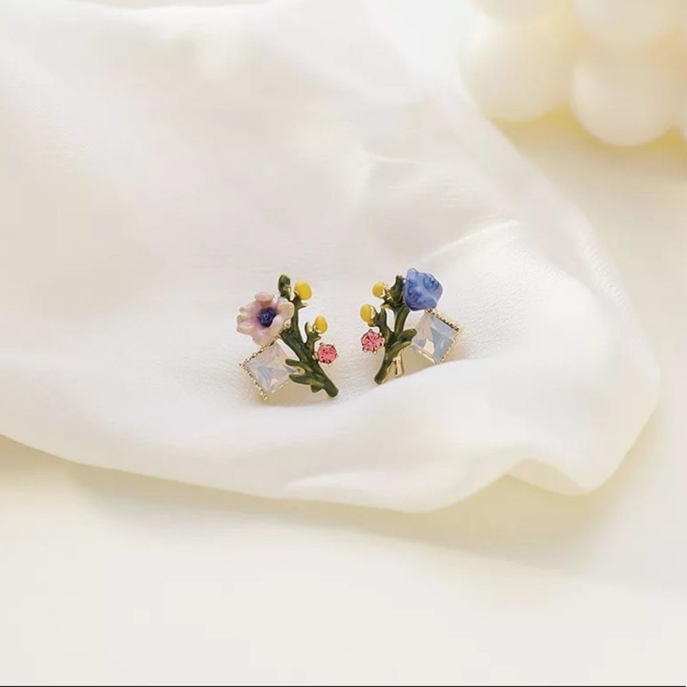 Beautiful bouquet of flowers earrings